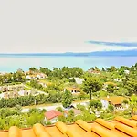 White Tennis & Appartement Pefkochori
