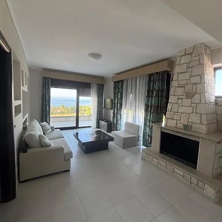 Apartment Thea360 *