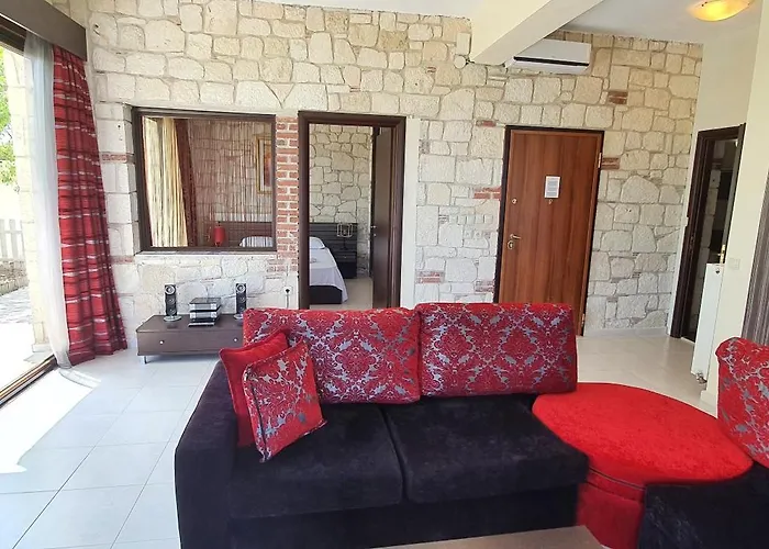 Apartment White Tennis &