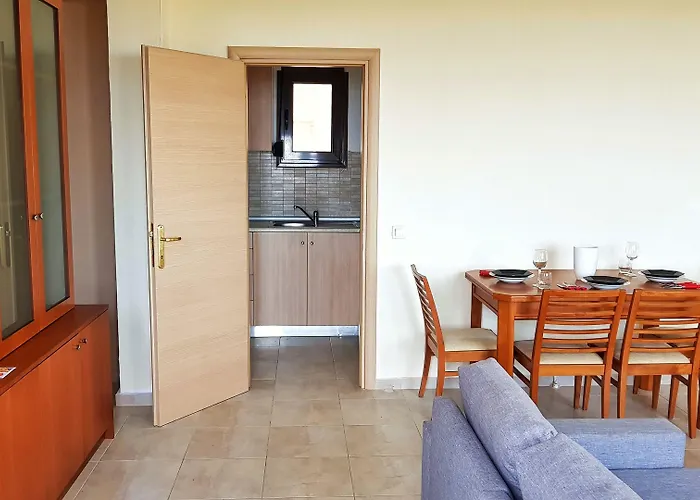 Apartment White Tennis & Pefkochori