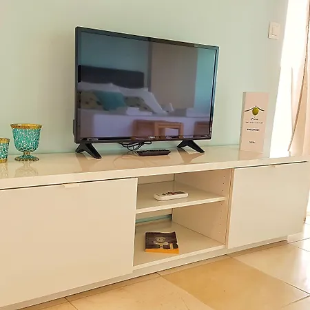 Апартаменты White Tennis &