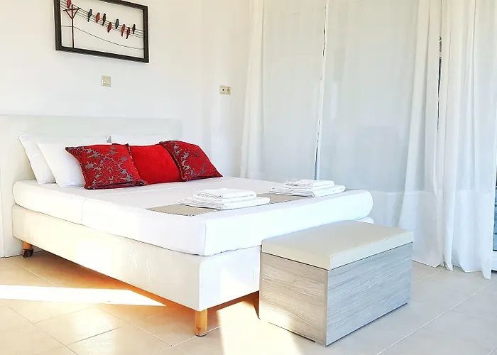 Apartment White Tennis & *