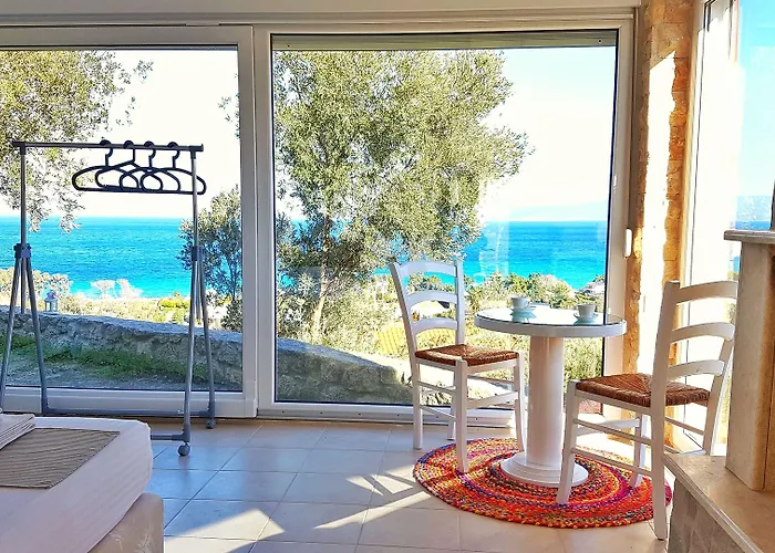 White Tennis & Apartment Pefkochori